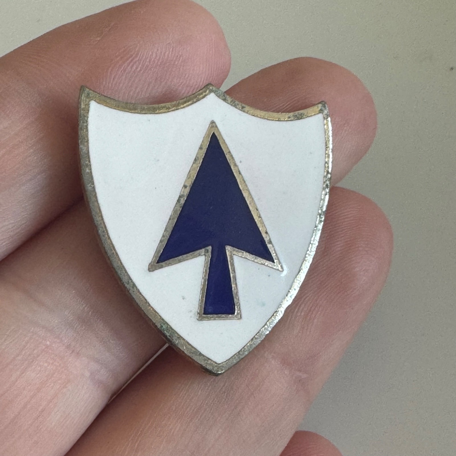 Vintage 26th Infantry Regiment DI DUI Crest Shield Pin Vintage NS Meyer