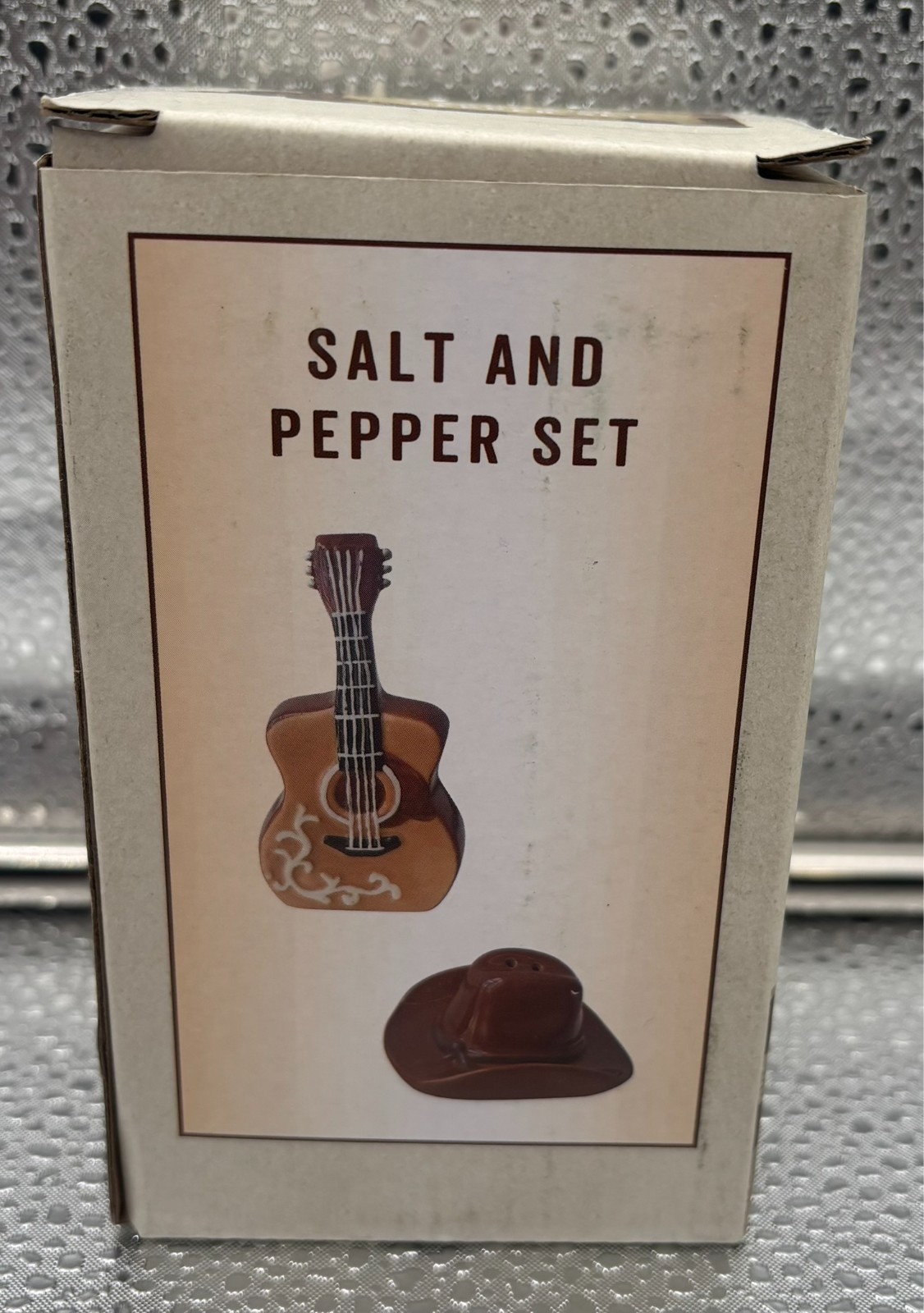 Cracker Barrel Guitar & Cowboy Hat Salt/Pepper Shaker Set Western Decor NEW NIB Cracker Barrel Guitar & Cowboy Hat Salt/Pepper Shaker Set Western Decor NEW NIB