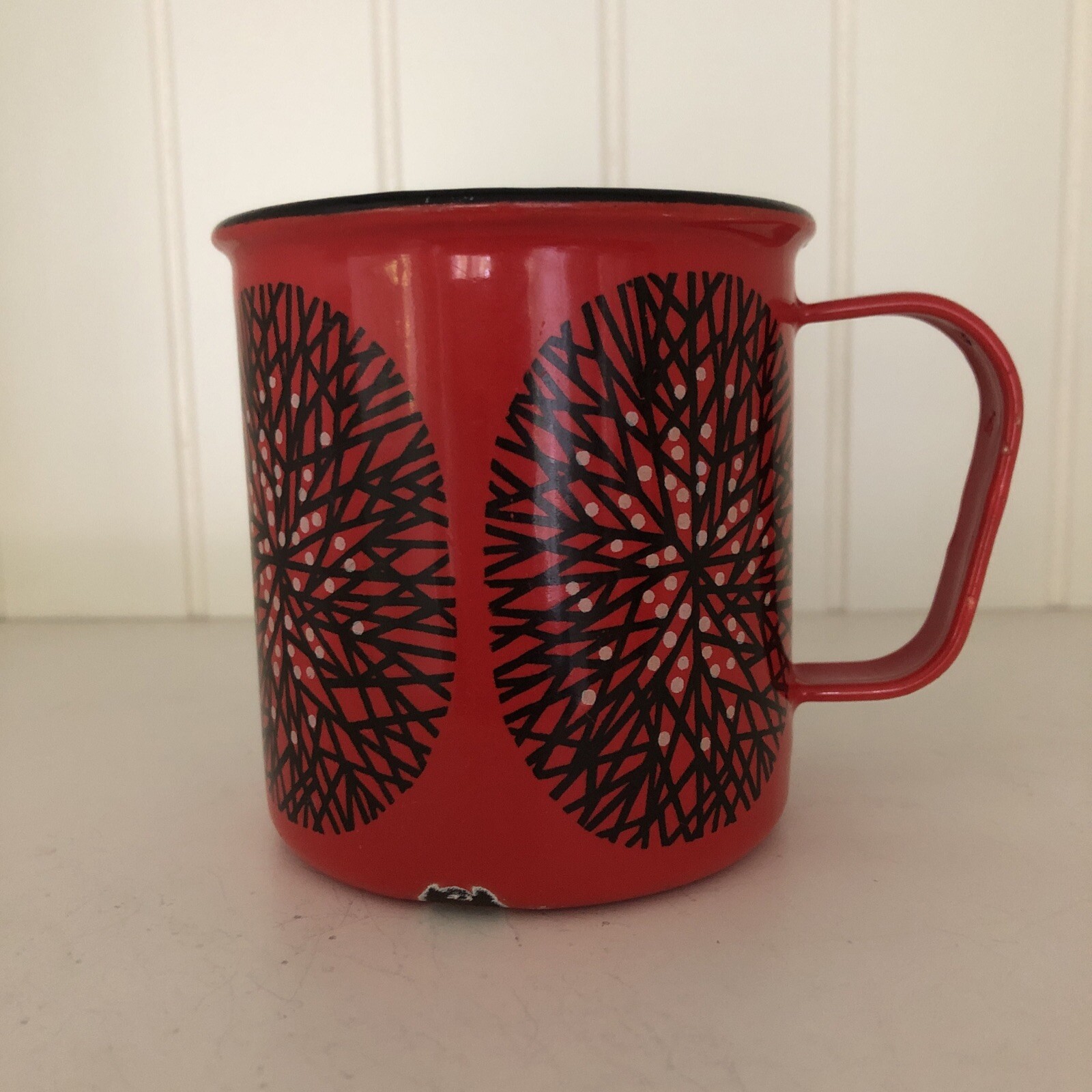 Vintage Arabia Tuulenpesa Finel Finland Enamel Cup Mug Red Black MCM 3\