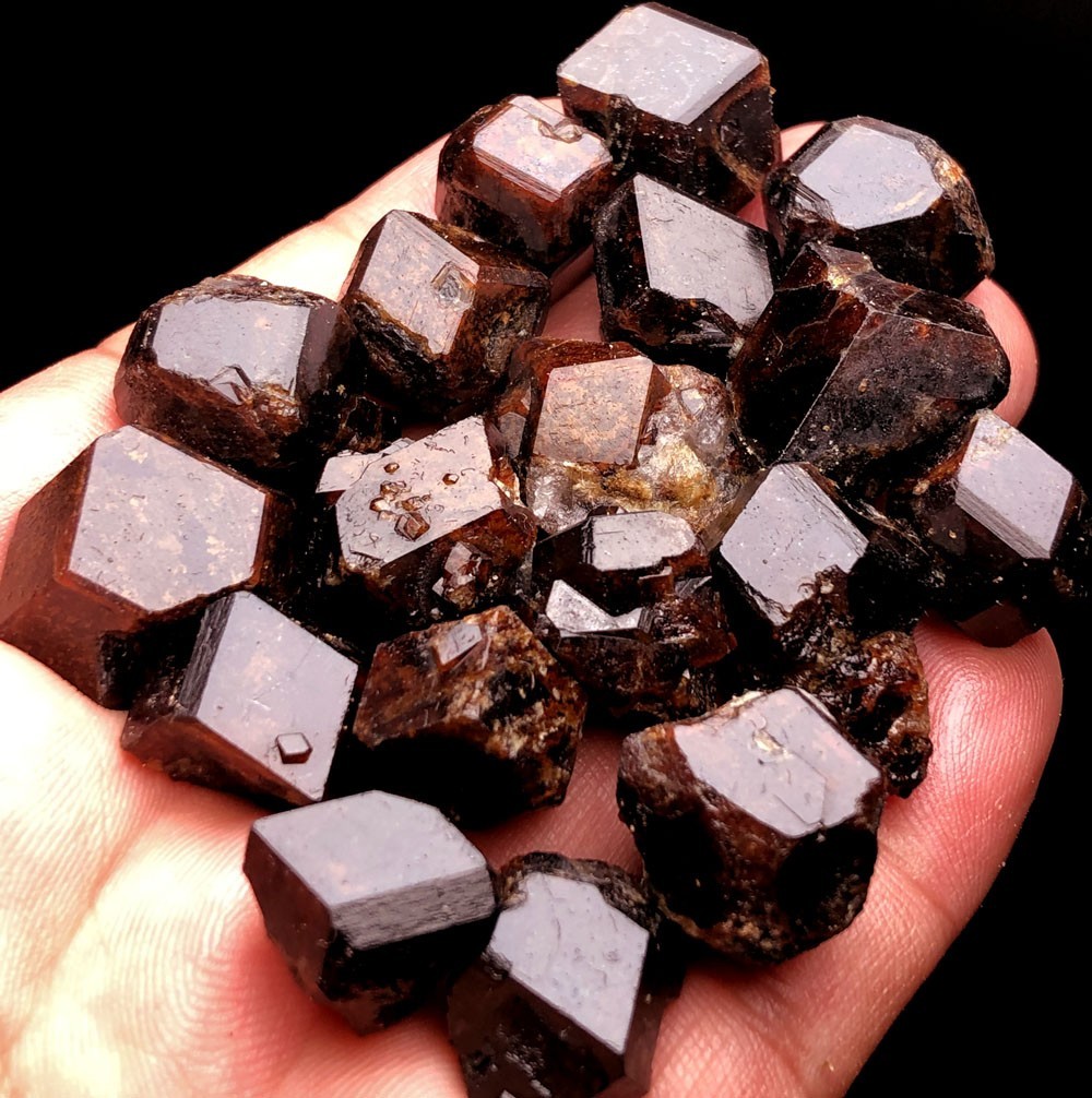 114g 18PCS New Find Raw Natural rare Garnet crystal Inner Mongolia  t169