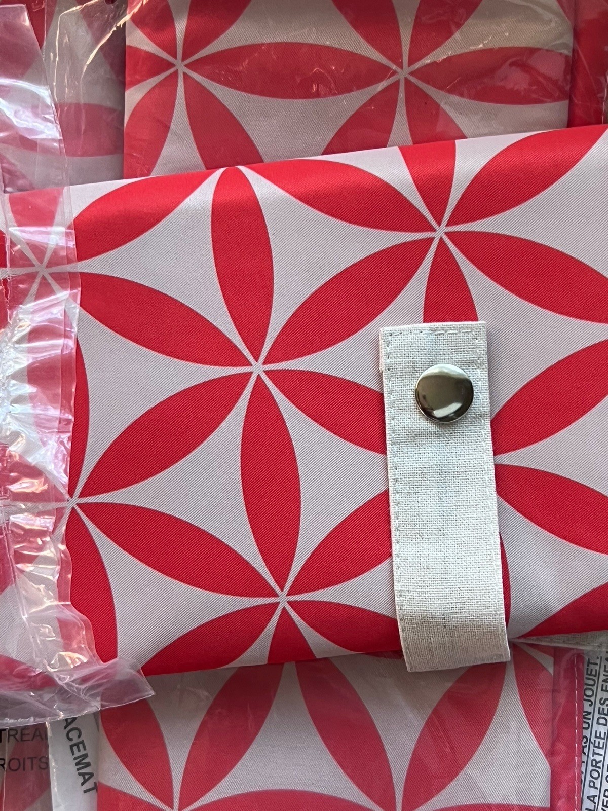 4 FUNKY Avon 60’s Roll up Orange & Ivory Placemats W/ Zip Pocket 4 Utensils. NWT 4 FUNKY Avon 60’s Roll up Orange & Ivory Placemats W/ Zip Pocket 4 Utensils. NWT