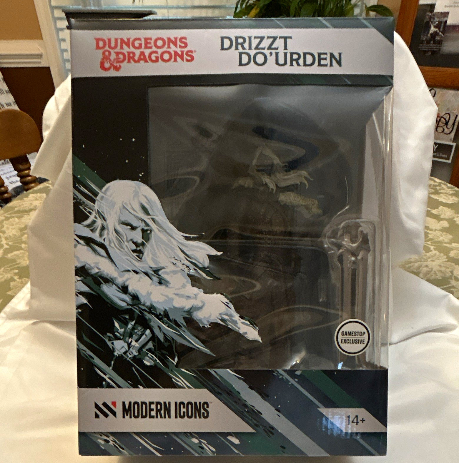 Dungeons & Dragons Modern Icons Drizzt Do'Urden Figure GameStop Excl 14+ Dungeons & Dragons Modern Icons Drizzt Do'Urden Figure GameStop Excl 14+