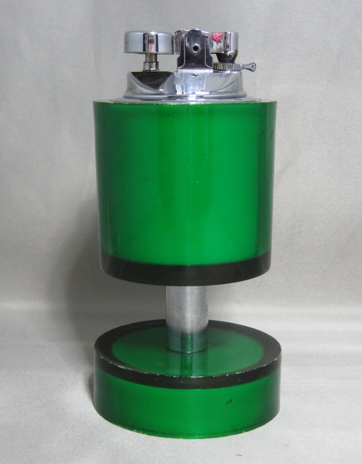Vintage MCM Vibrant Green Lucite Acrylic Table Lighter Sarome c1970 RARE COLOR