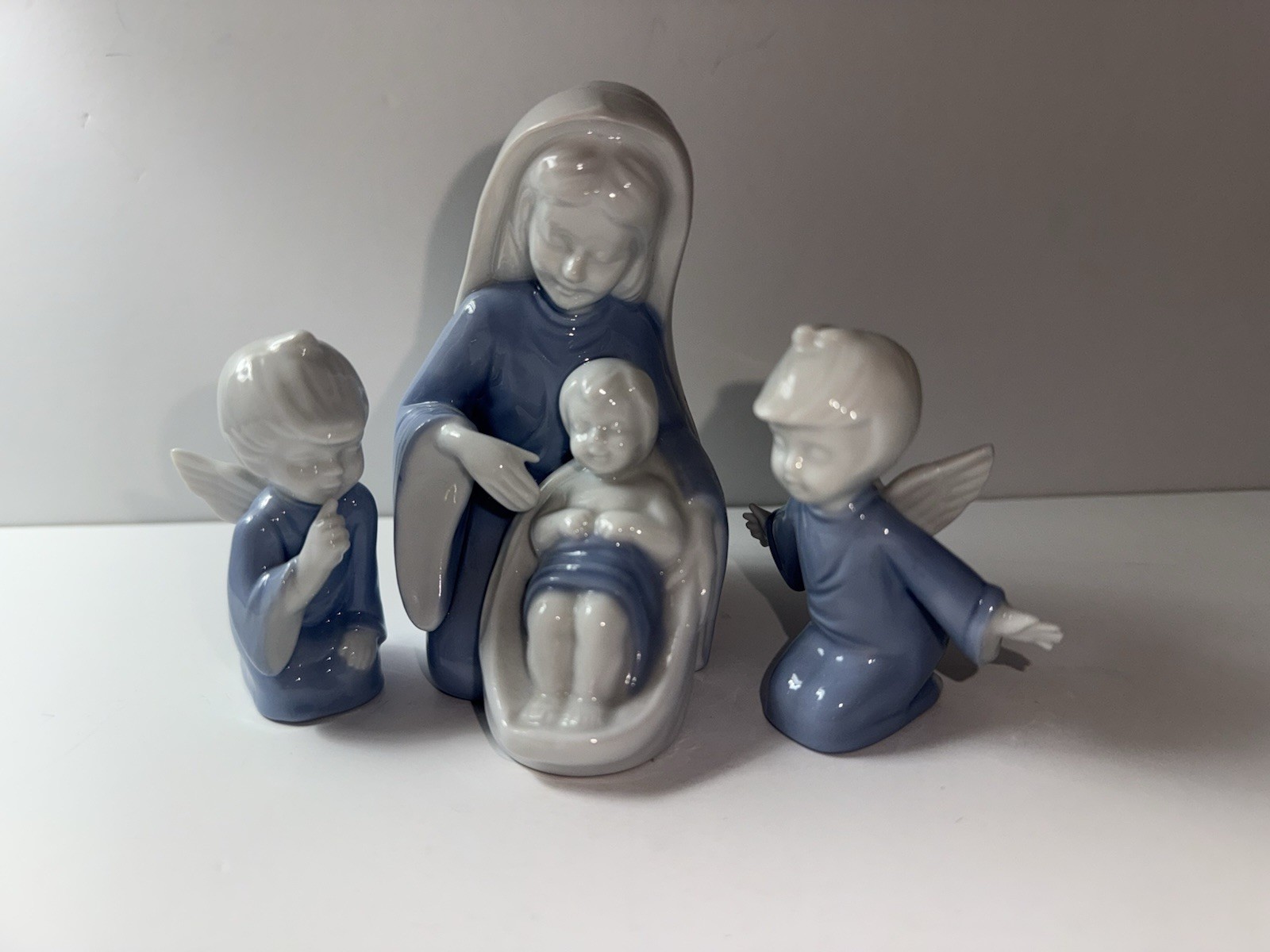 Lefton Nativity Figures Mary With Baby Jesus Two Angels Blue White Christmas