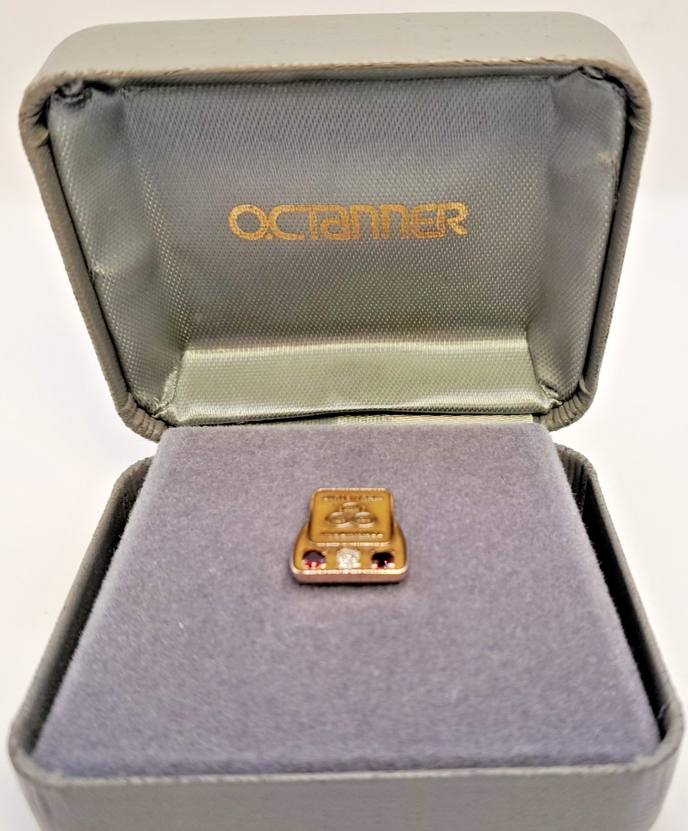 10k Gold Vintage State Farm Achievement Lapel Pin with Diamond and Garnets 1.77g