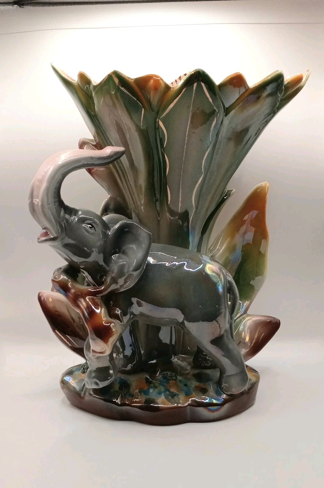 BEAUTIFUL Vtg 3D Elephant w Tiger Attack Irridescent Glaze LG Vase Mid Century