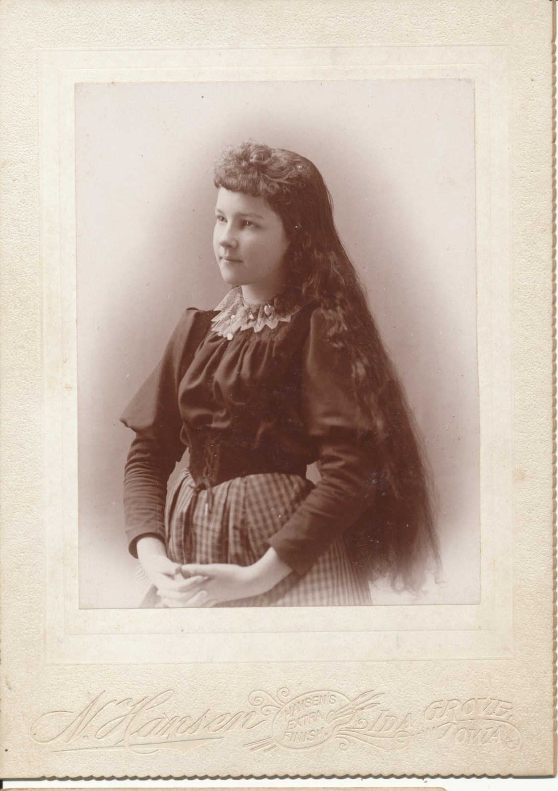 1800s Cabinet Card; STUNNING YOUNG GIRL W/LONG FLOWING HAIR; Ida Grove IA