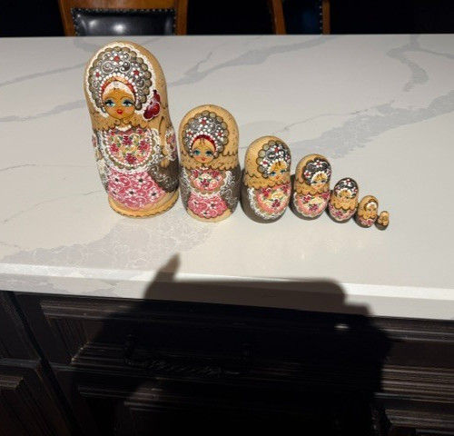 Beautiful Blond Russian Matryoshka Hand Painted Nesting Dolls 7 Pc