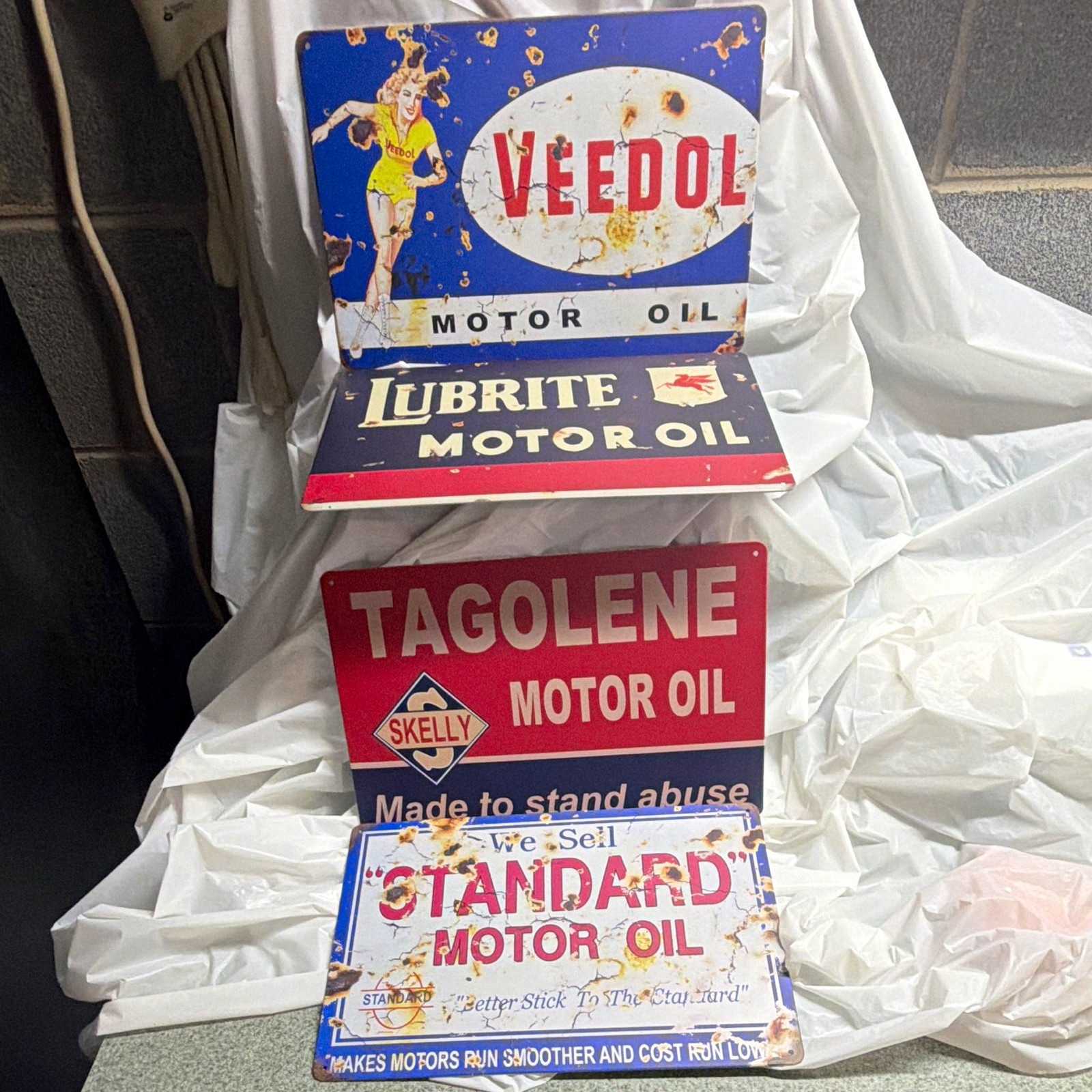 Veedol Lubrite Tagolene Skelly Standard Gas & Oil Multicolor Signs Lot of 4
