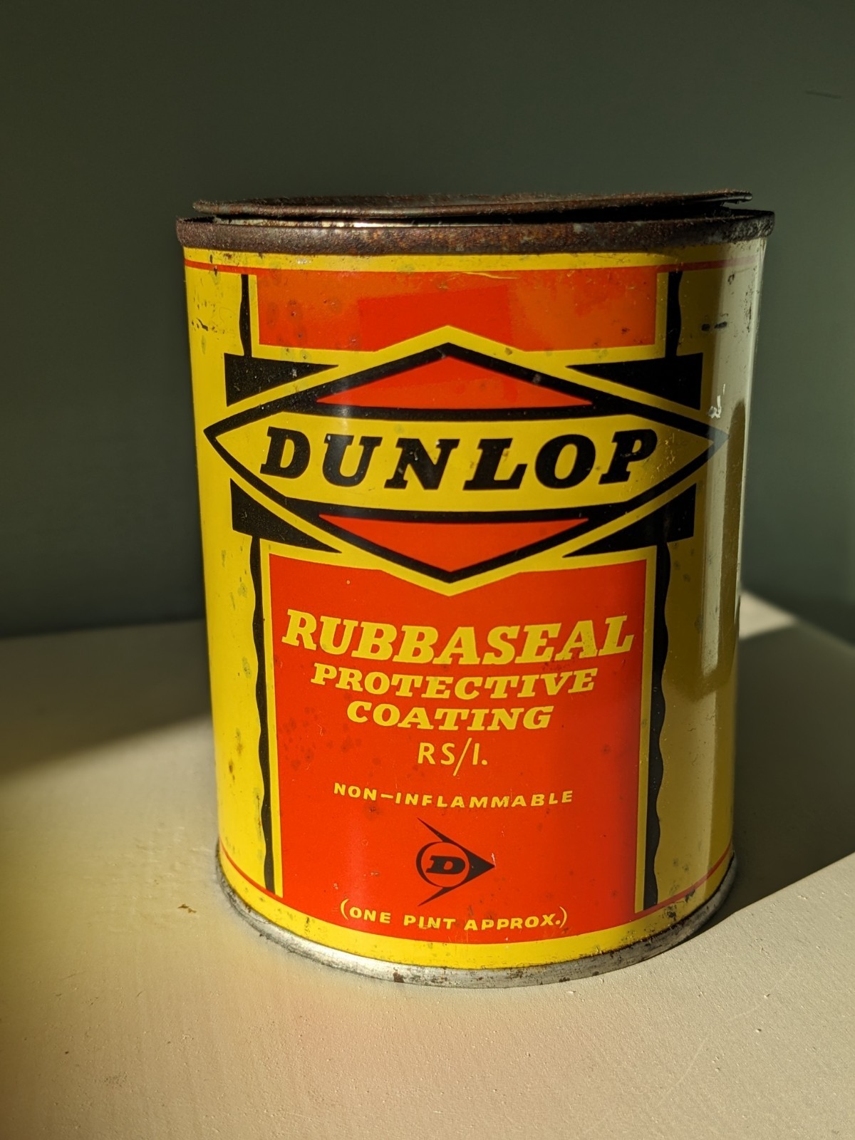 Vintage 50's Dunlop Rubbaseal 1 Pint Tin VG Example