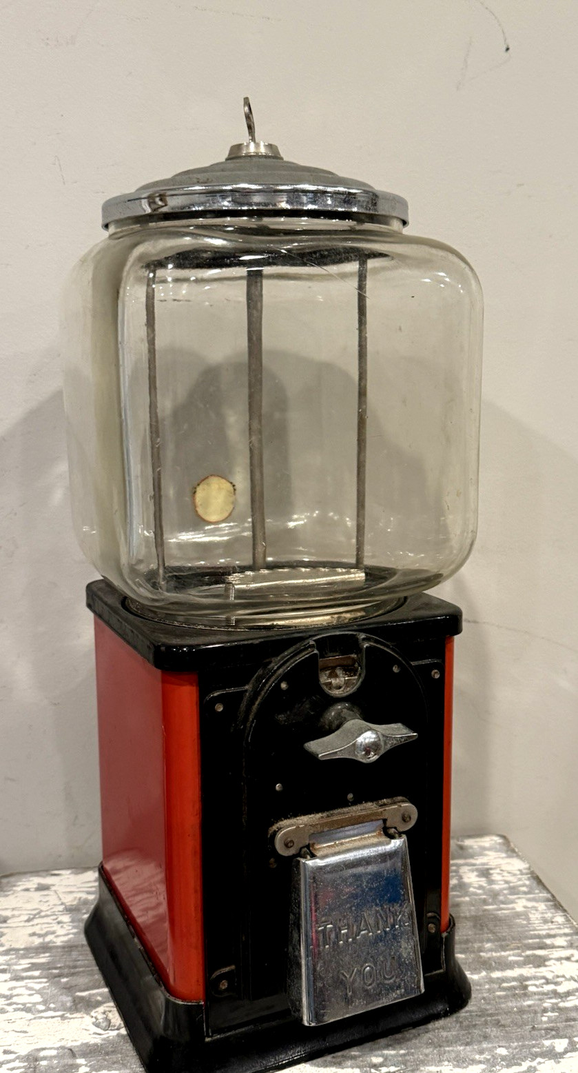 1950 VINTAGE PENNY COIN OP VICTOR TOPPER GUMBALL VENDING MACHINE WITH KEY (EY)