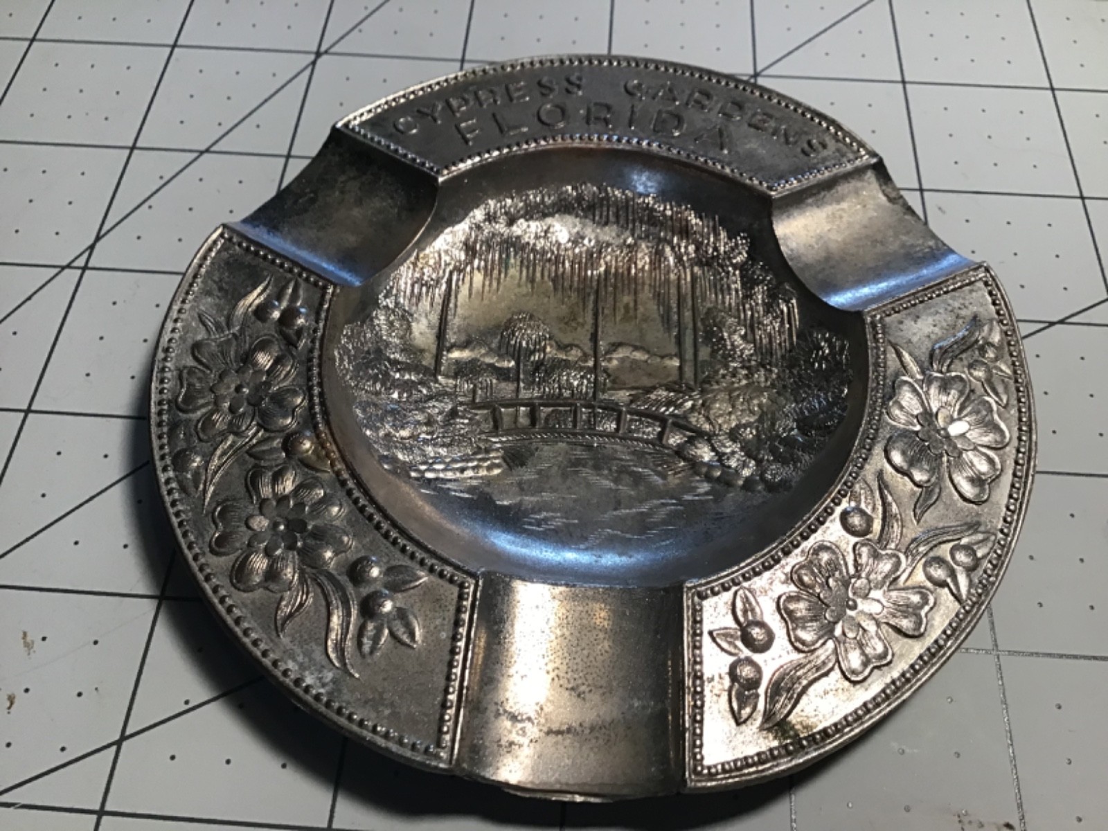 vtg Cypress Gardens Florida Ash Tray (Metal) vtg Cypress Gardens Florida Ash Tray (Metal)