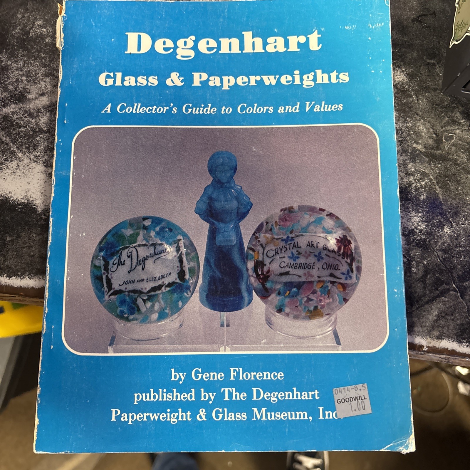 Vintage Degenhart Glass and Paperweight Collector\'s Guide by Gene Florence