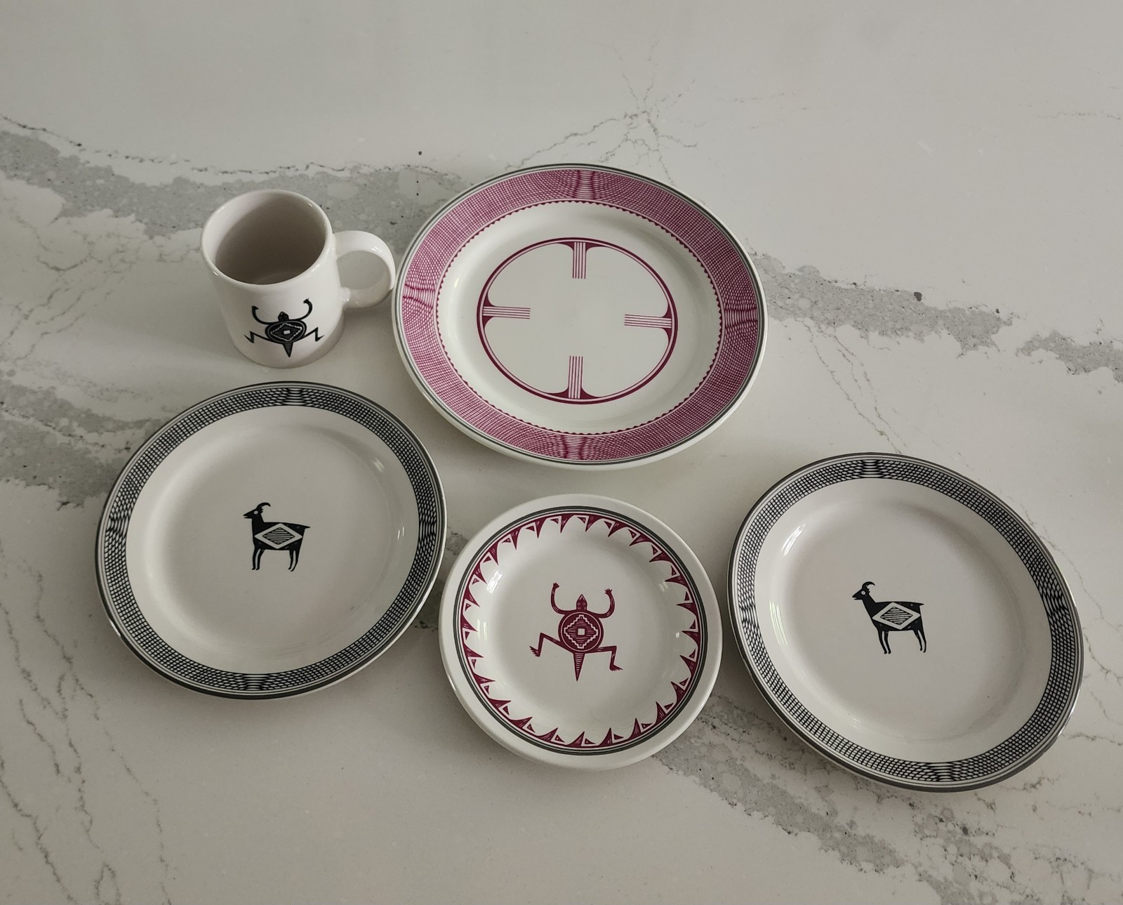 Pipestone Ancient Mimbreno Indian Santa Fe Dining Car China Plates Cup 5 Pieces