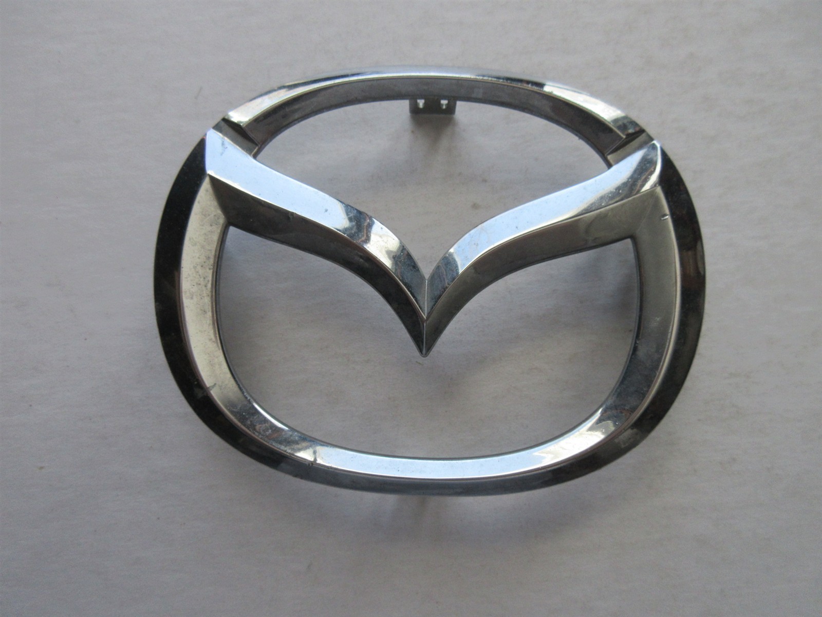 MAZDA GK2A50710 FRONT GRILLE EMBLEM. OEM USED. 2003/2005 MAZDA 6
