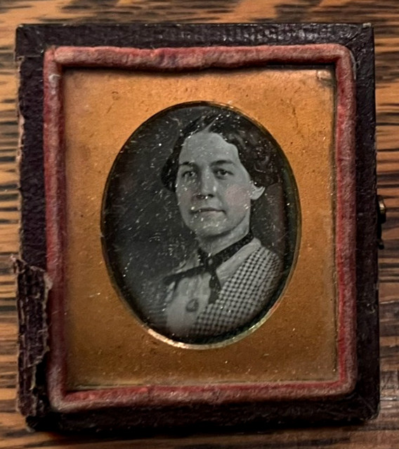 ANTIQUE 1850\'S PHOTO WITH ORIGINAL 2X1-3/4\