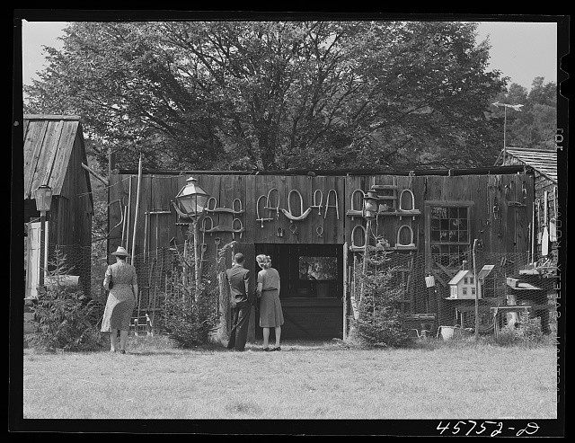 Visitors at the antique house at the World\'s Fair at Tunbridge, Vermont