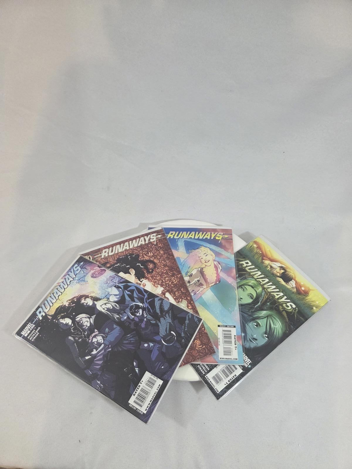 Runaways Comic Lot Issues #7 8 9 12 Vol 3 Marvel 2009 Moore Immonen Miyazawa