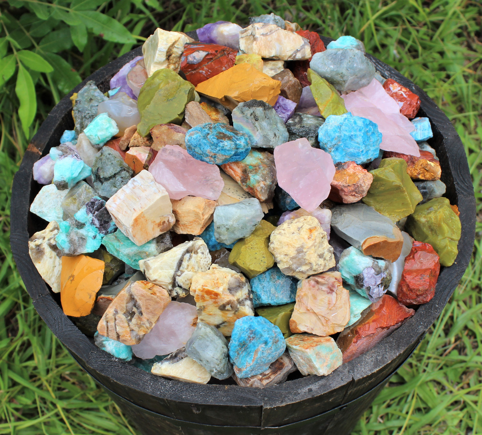 8 oz Madagascar Mix Rough Natural Stones: \'A\' Grade Bulk Lot 1/2 lb
