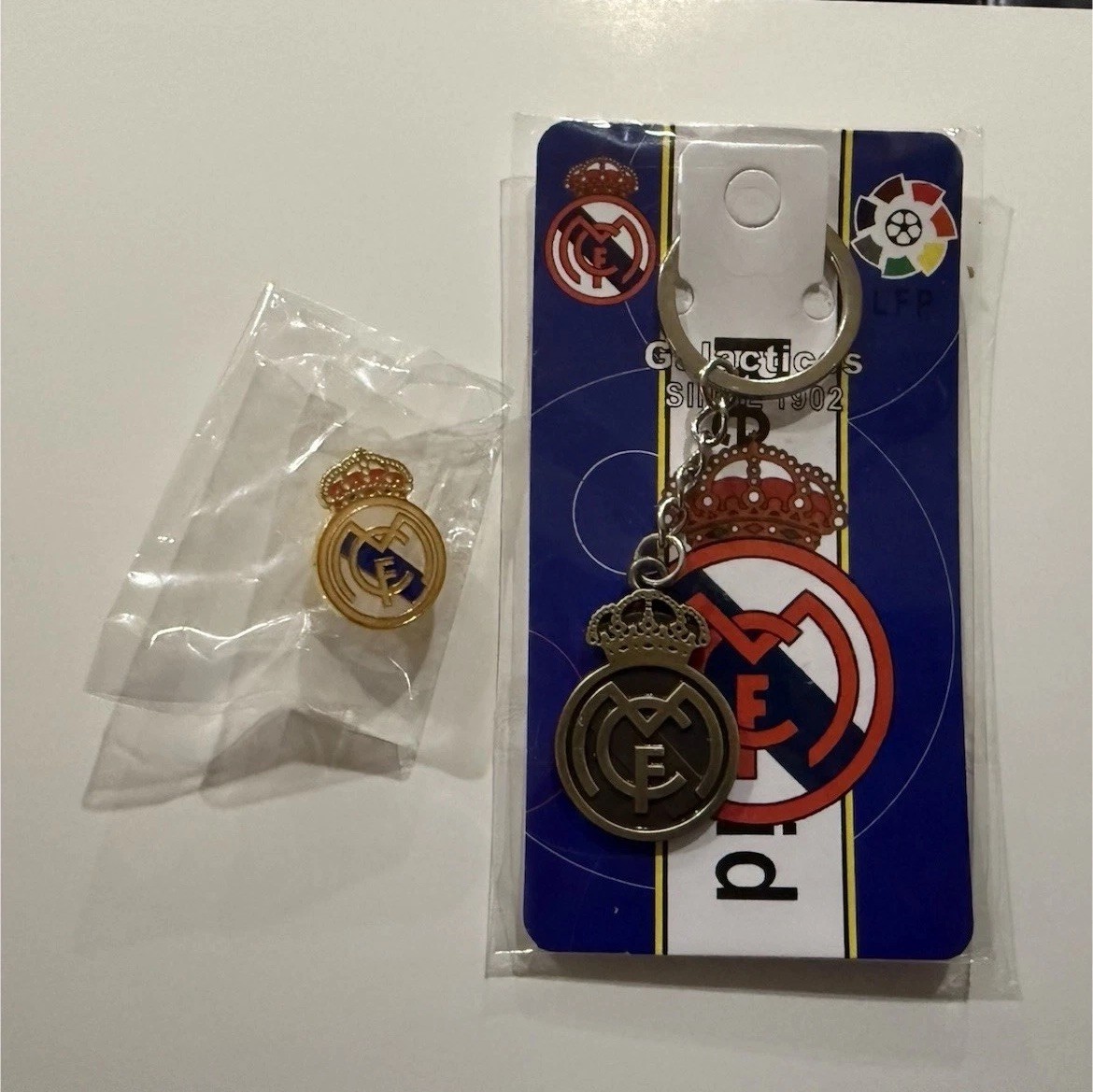 New Soccer/ FIFA/ MLS Souvenir Bundle Keychain  and Enamel Pin: Real Madrid 