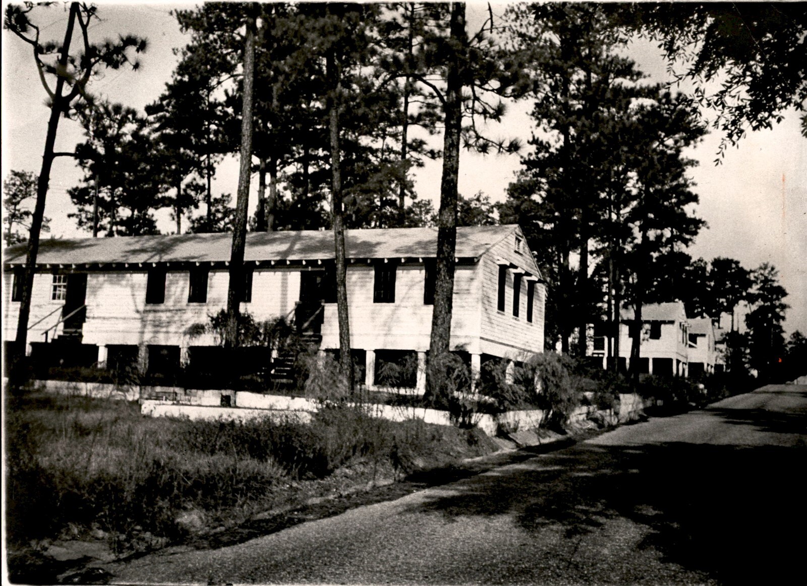 LD379 1972 Original Photo EMPTY BARRACKS @ FT BENNING U.S. ARMY TROOP REDUCTION