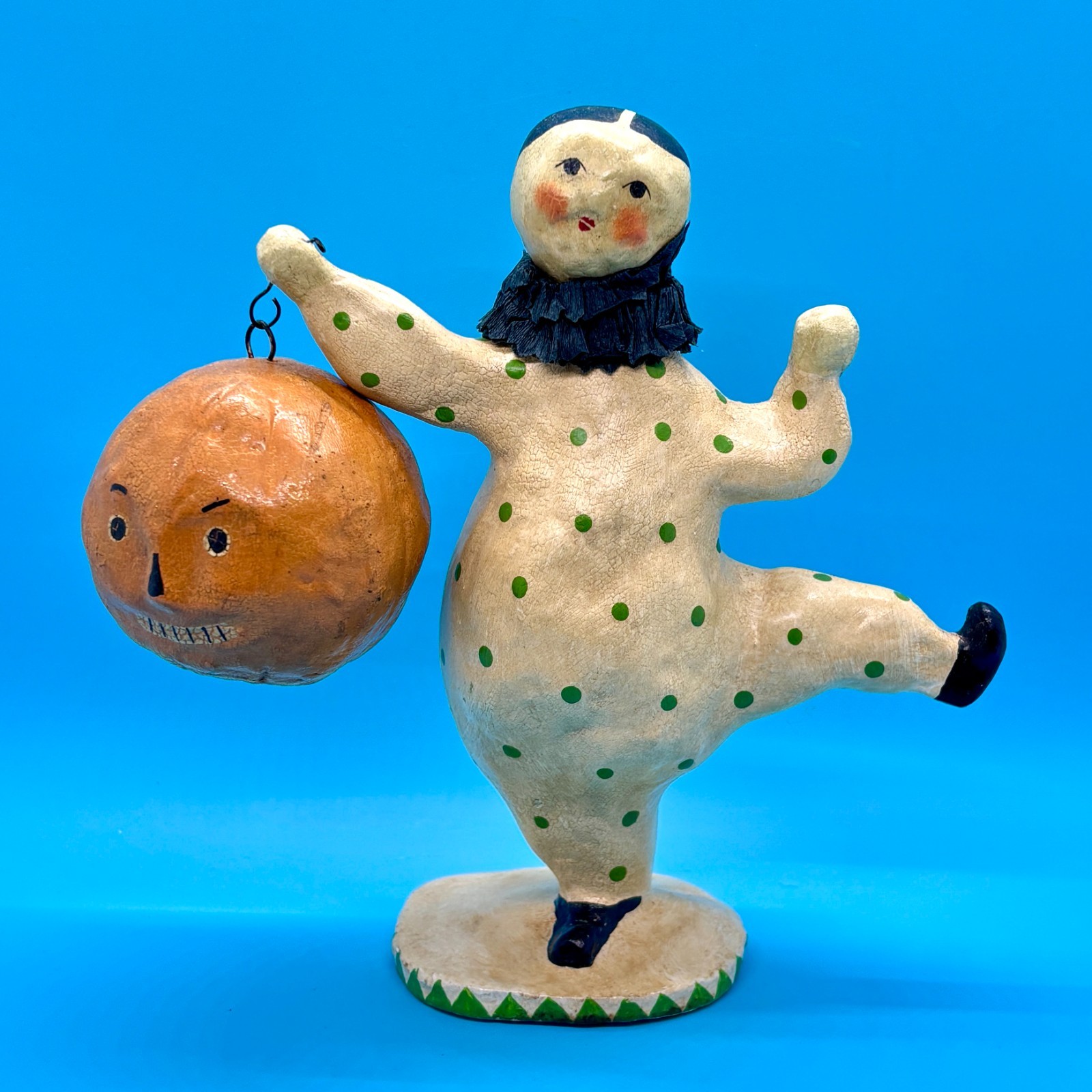 2004 Nicol Sayre Paper Mache Clown Holding Jack O’Lantern Pumpkin – EUC
