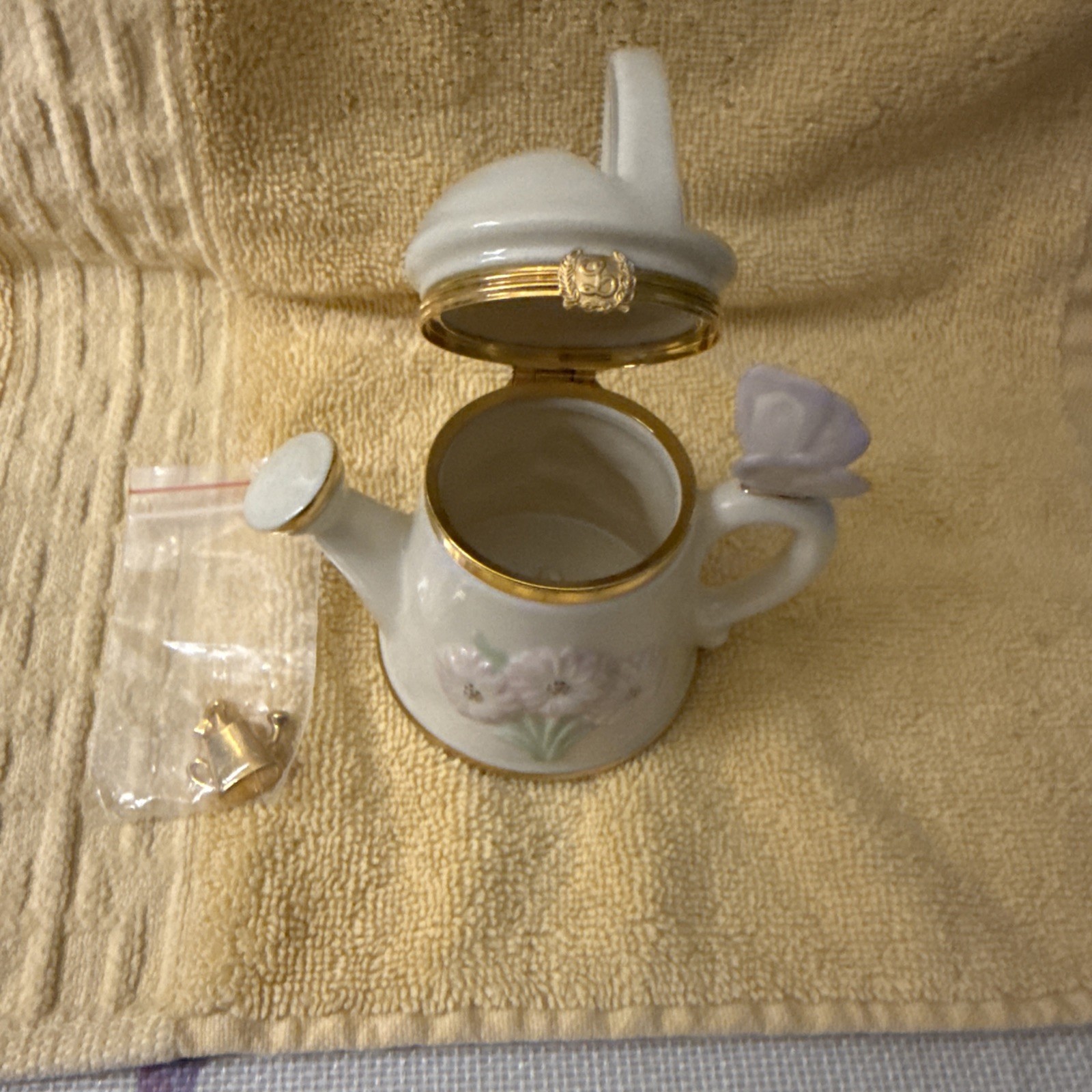 Lenox Treasures Sunshine Sprinkles Treasure Box Watering Can w/pendent Lenox Treasures Sunshine Sprinkles Treasure Box Watering Can w/pendent