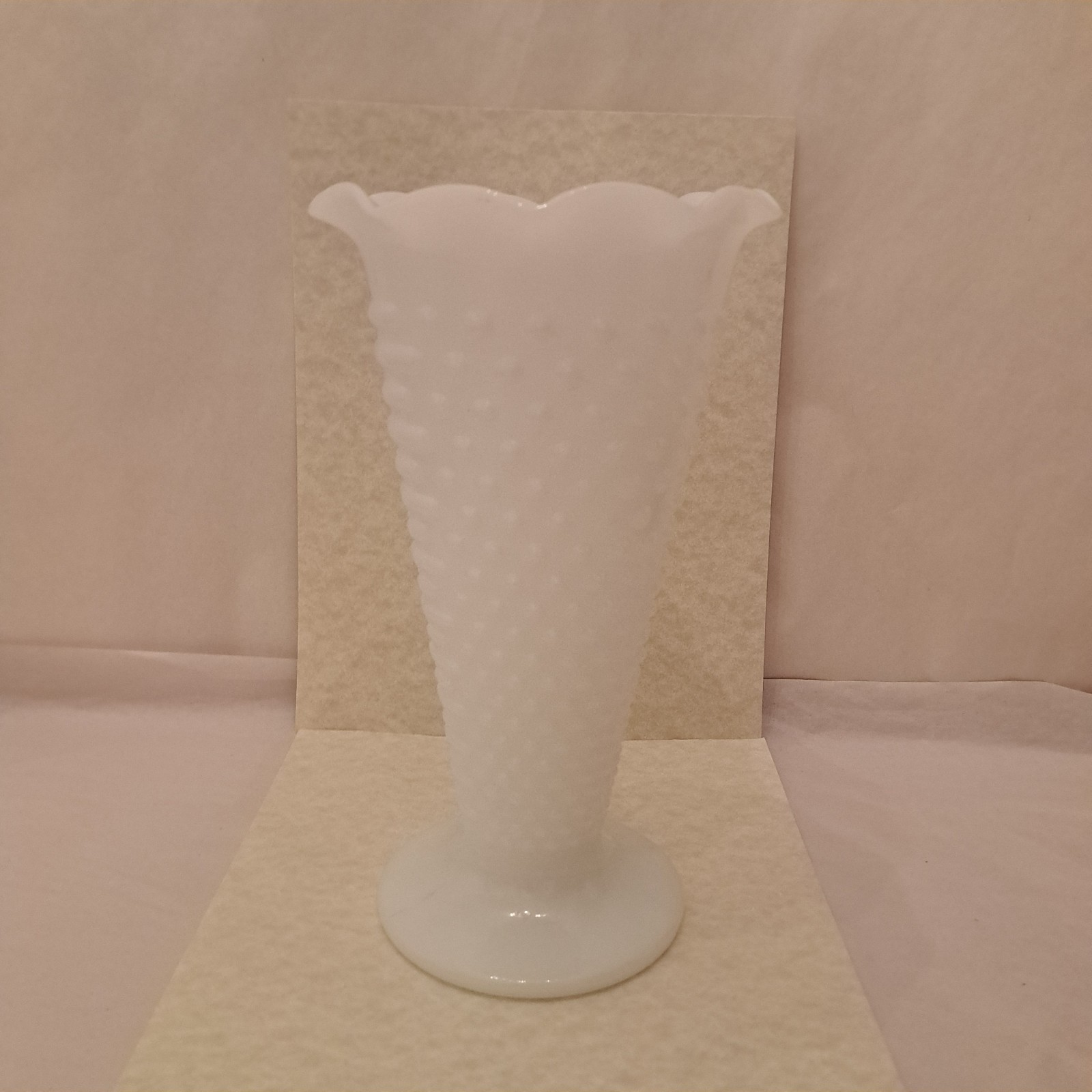 Vtg Anchor Hocking Hobnail Milk Glass Flower Vase w/Scalloped Rim 9 1/2\