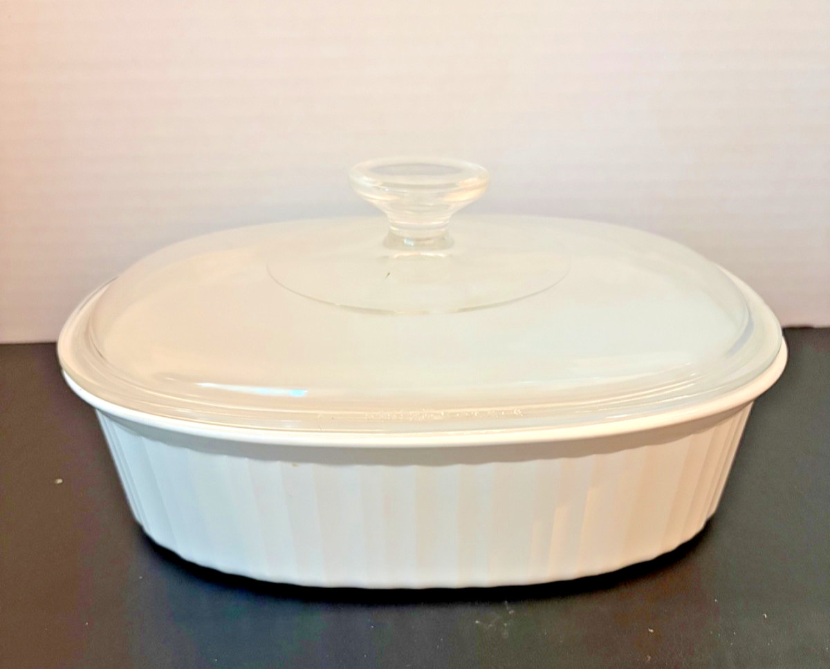 Vintage CORNINGWARE French White 1.8 Liter F-12-B Casserole Dish w. PYREX Lid