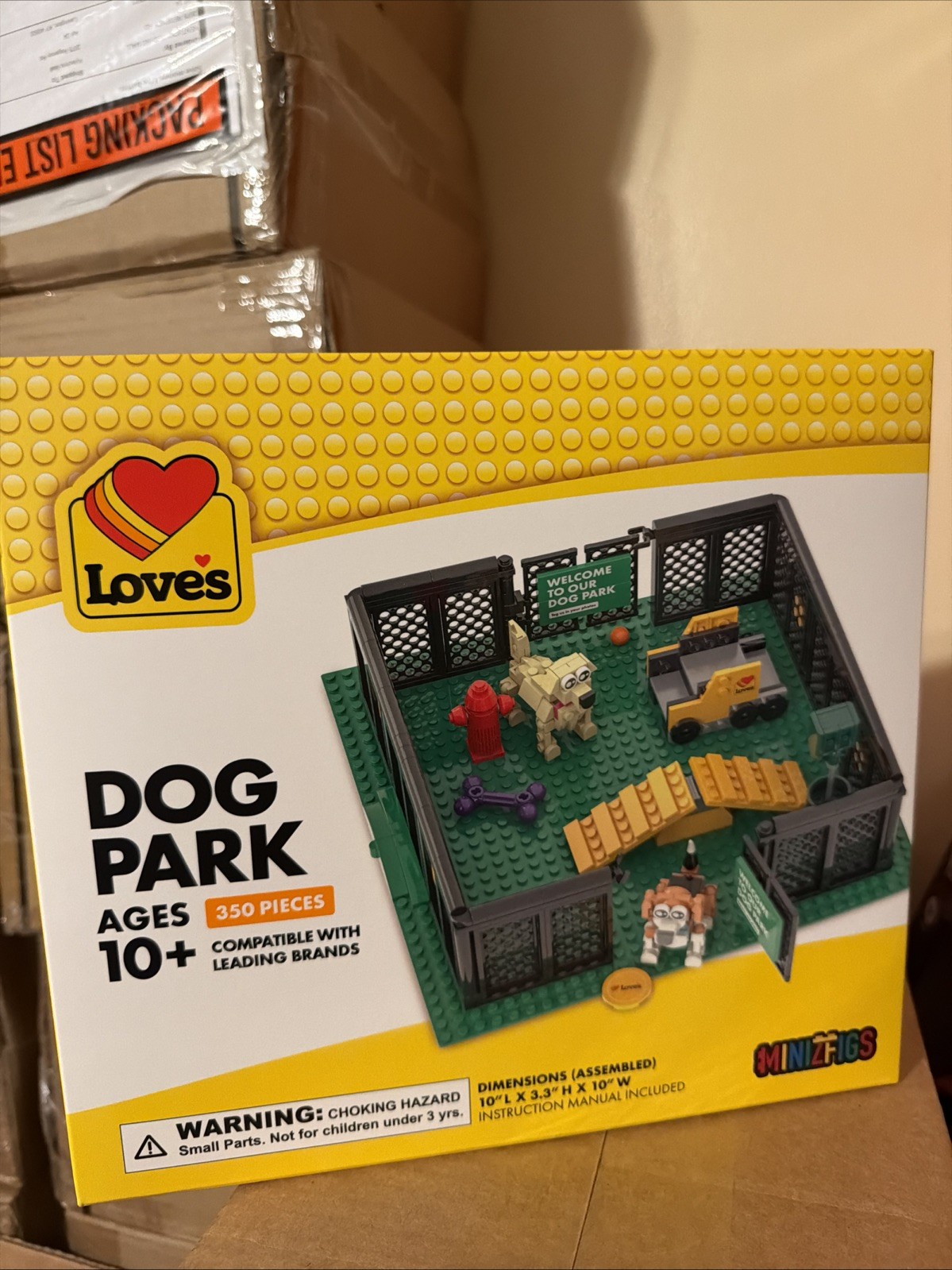 Loves Travel Plaza Minizfigs Dog Park NIB Legos