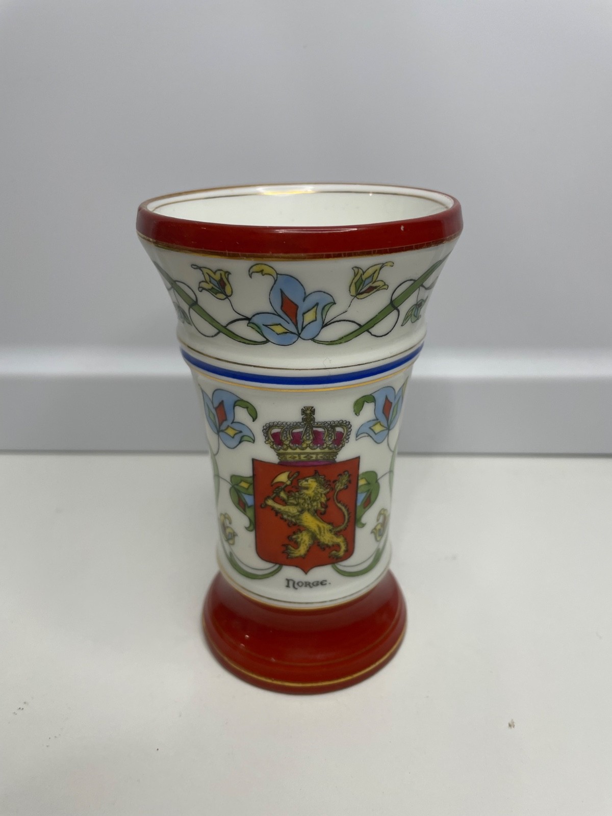 PORSGRUND NORGE OLD NORWAY VASE W/ NORDIC LION CREST NR