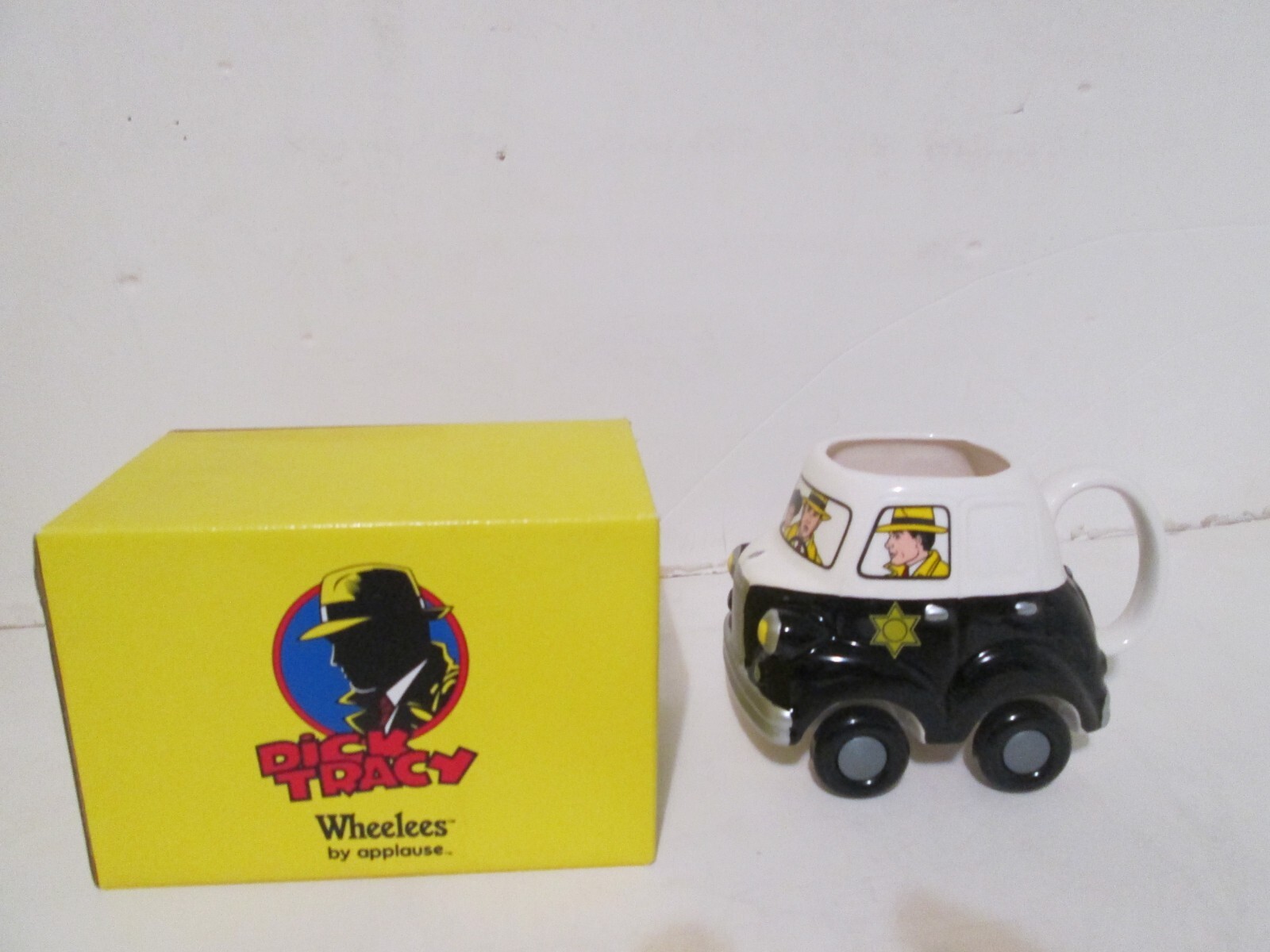 DISNEYANA -1990-APPLAUSE 45409-DICK TRACY -Figural Wheelees Poice car MUG- MIB
