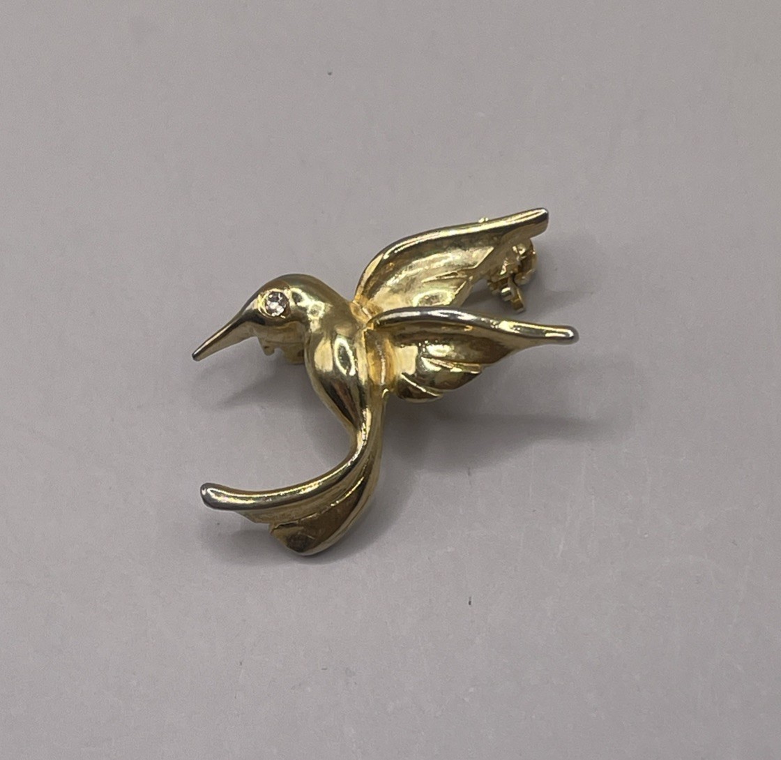 Flying Hummingbird Clear Rhinestone Eye Gold Tone Pin Brooch Animal Jewelry