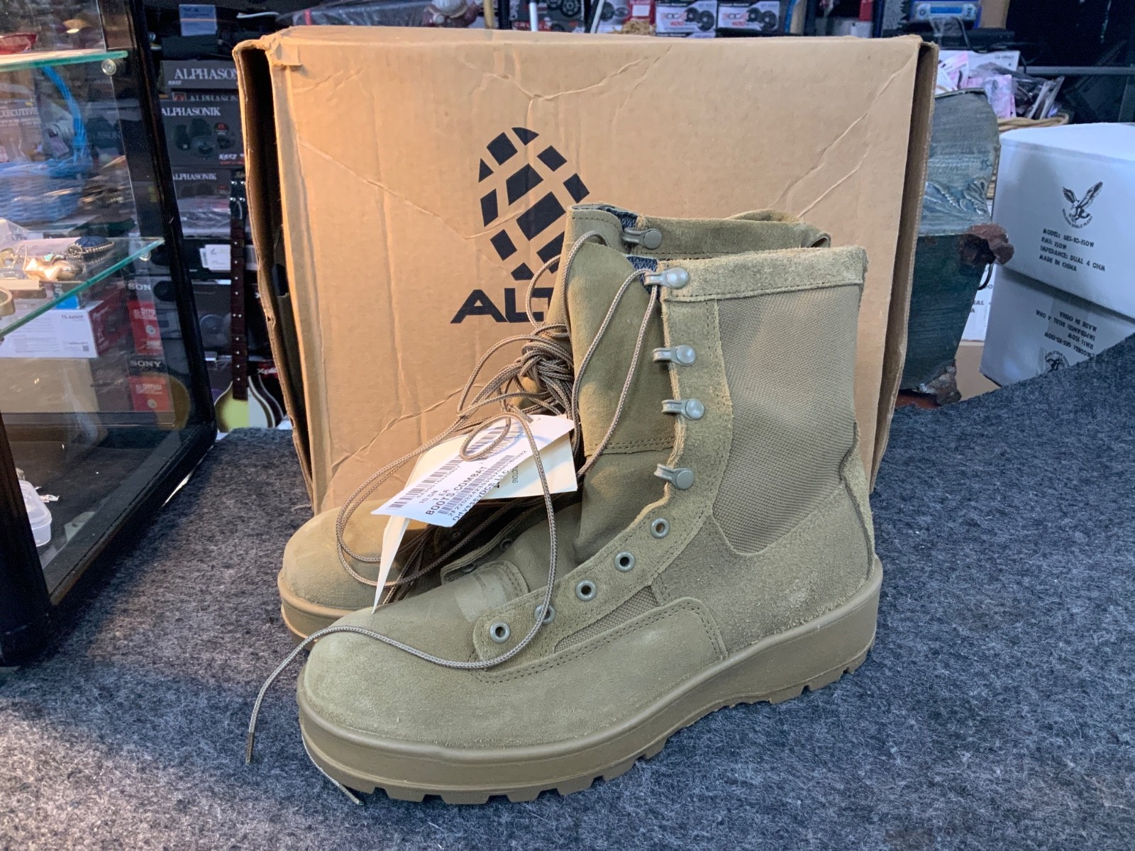 BOOTS, MILITARY, ALTAMA, FLIGHT APPROVED, SIZE: 10.5 N BOOTS, MILITARY, ALTAMA, FLIGHT APPROVED, SIZE: 10.5 N