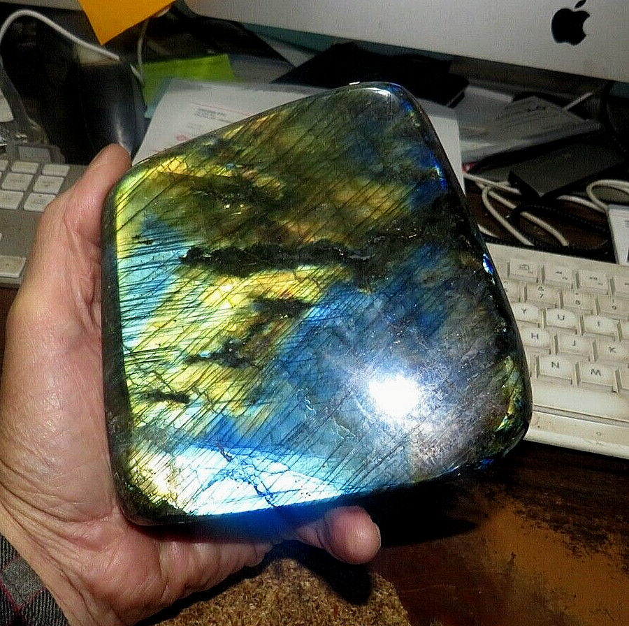BEAUTIFUL LABRADORITE CRYSTAL POLISHED 1560 GMS