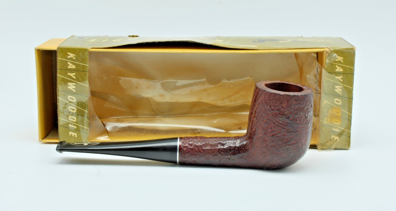 1968-1969 UNSMOKED KAYWOODIE RELIEF GRAIN #11 SMOOTH BILLIARD VINTAGE PIPE