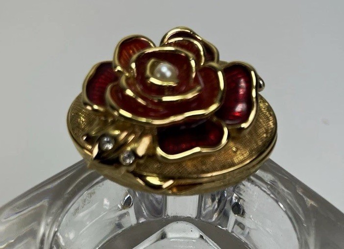 Vintage Bob Mackie Red Rose Pill Box Enamel Gold Tone Hinged Signed Collectible Vintage Bob Mackie Red Rose Pill Box Enamel Gold Tone Hinged Signed Collectible