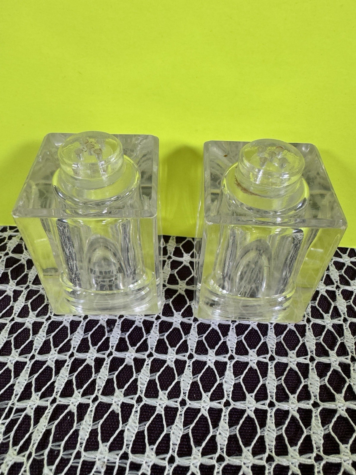 Vintage Set Of Lucite Retro Rectangle Salt & Pepper Shakers Clear (JL)