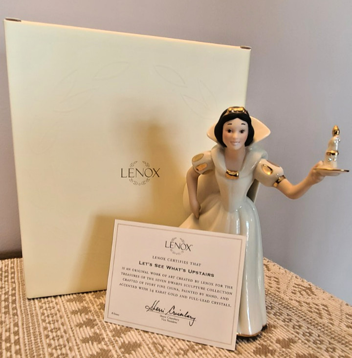 Lenox Disney Snow White Let\'s See What\'s Upstairs Figurine 7\