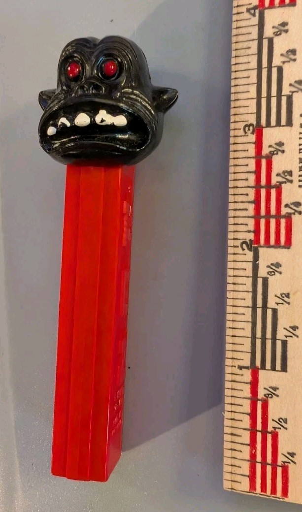 Vintage No Feet Black Gorilla Creature Monster PEZ Dispenser 3.4 Austria Red