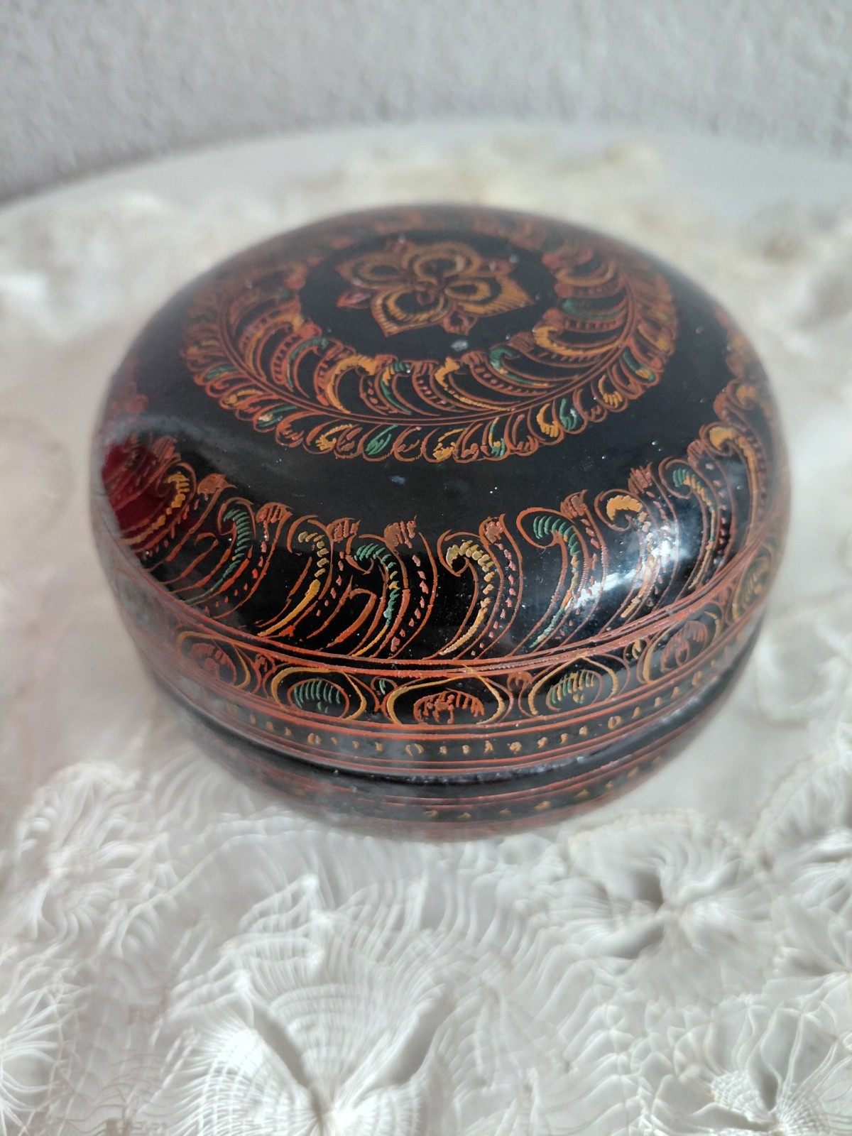 Antique Burmese Round Lided Laquerware Box