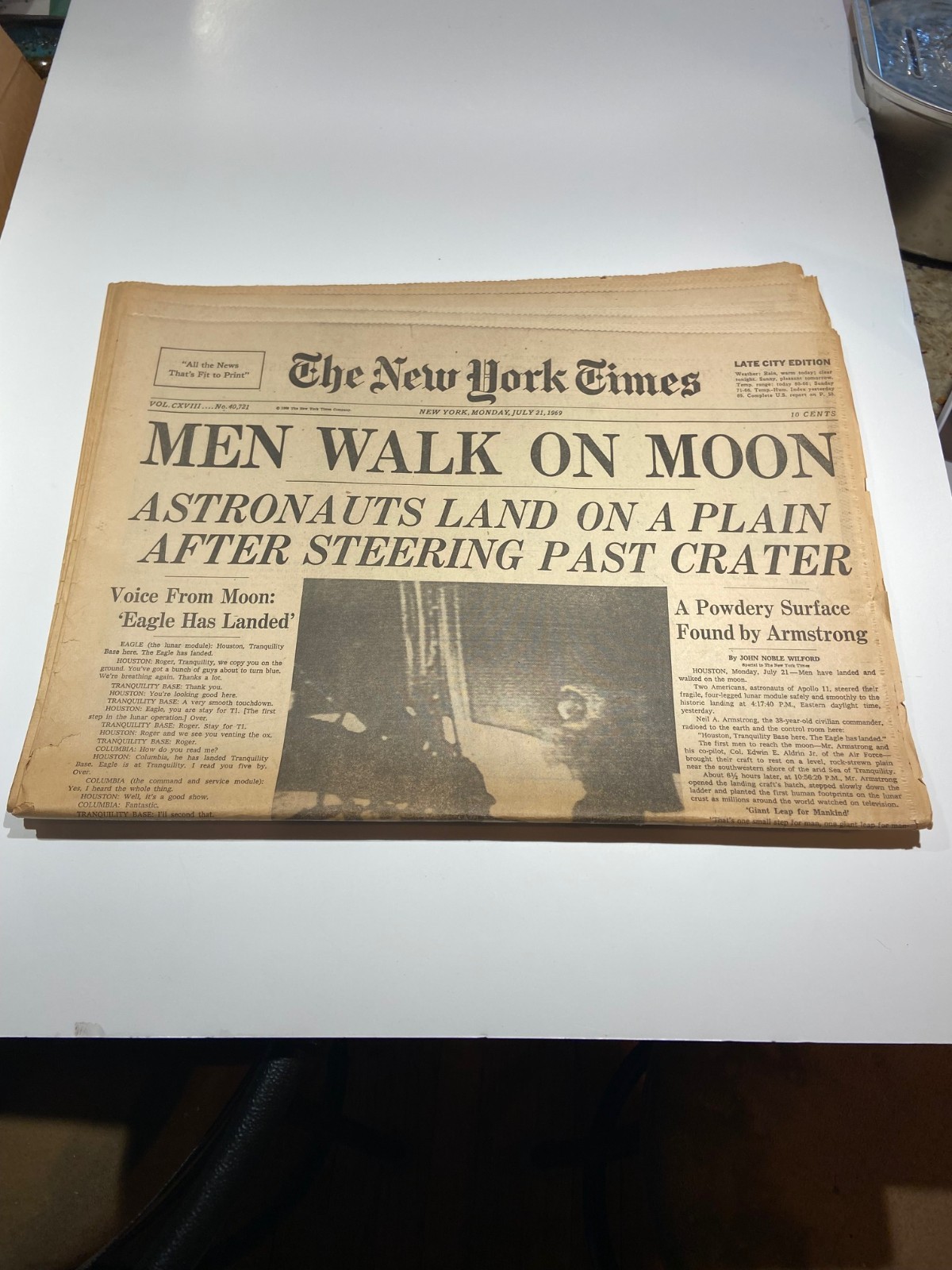 New York Times Monday July 21, 1969 MEN WALK ON MOON - Full Late City Edition