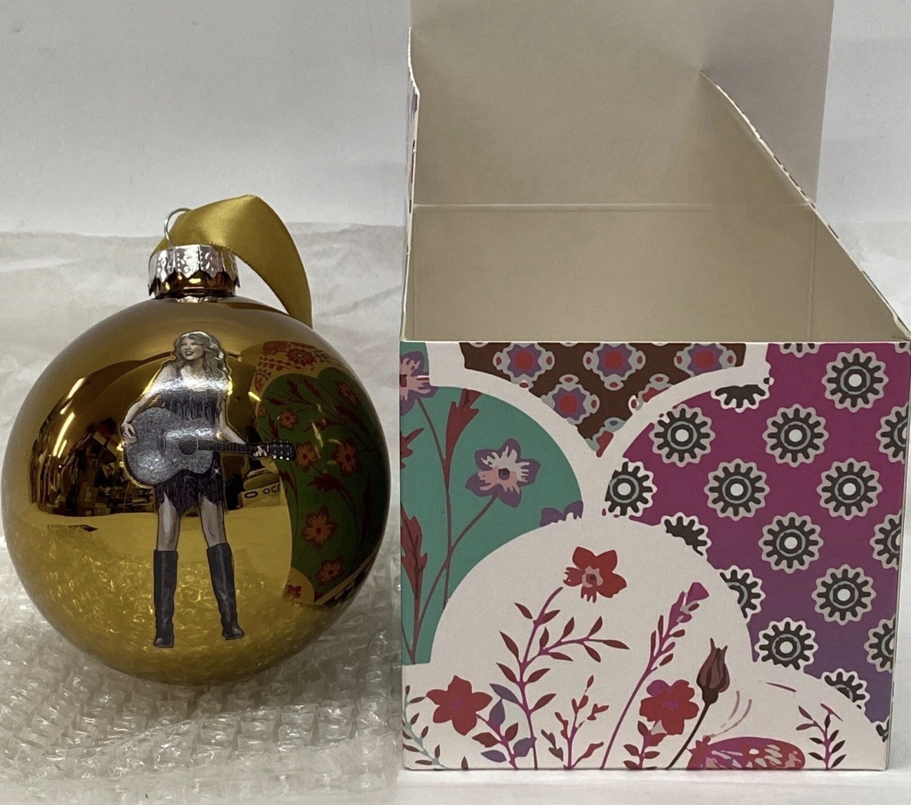 Taylor Swift Fearless (Taylor\'s Version) Gold Ball Ornament NEW 🚚✅ Taylor Swift Fearless (Taylor\'s Version) Gold Ball Ornament NEW 🚚✅