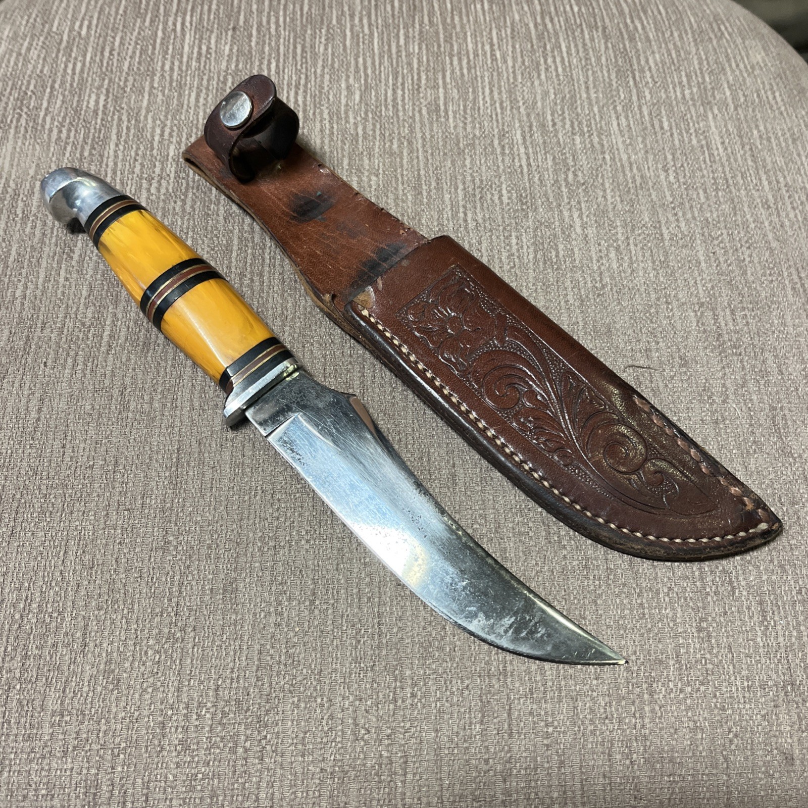 RARE, Vintage Kinfolks Trailing Point Skinner, Butterscotch-Bakelite, Sheath
