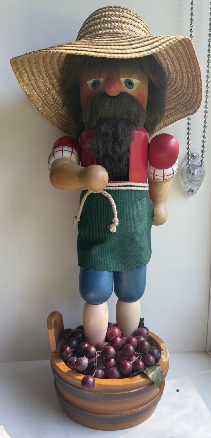 German Holzkunst Christian Ulbricht Wine Maker Nutcracker 17\