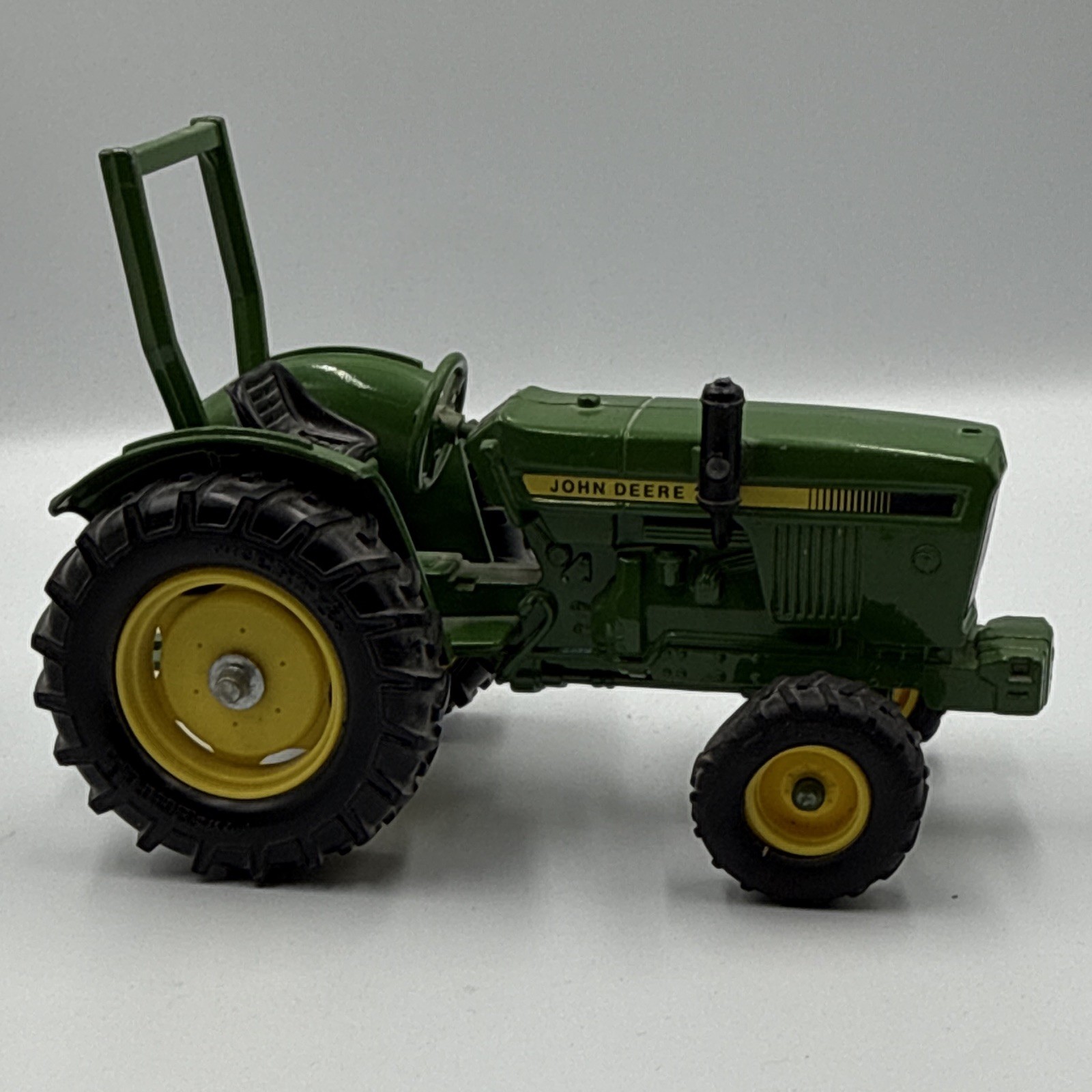 VTG Ertl John Deere 950 Compact Utility Tractor 1/16 Scale Diecast Metal ROPS