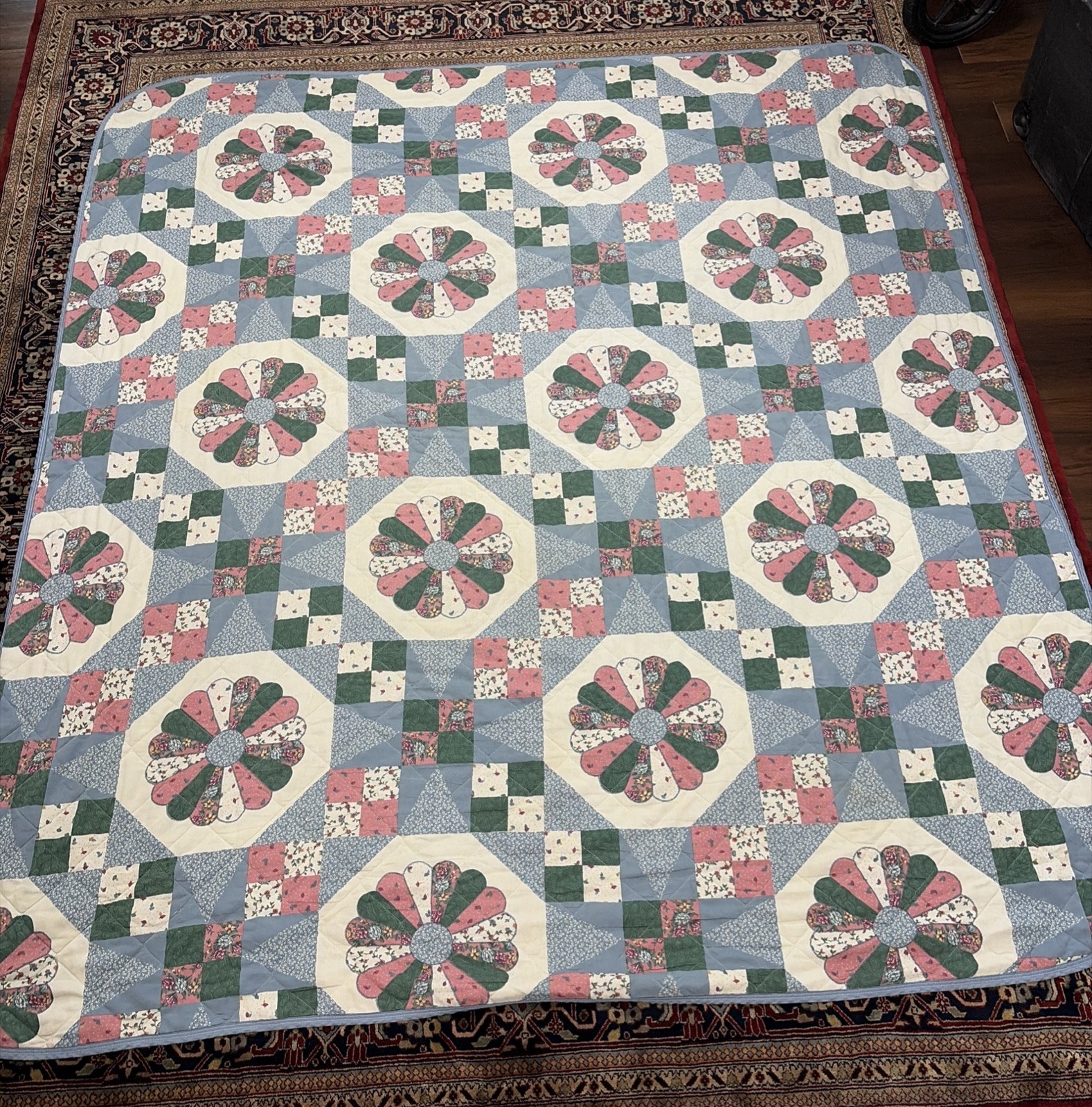 Dresden Plate Pattern Patchwork Quilt AS IS