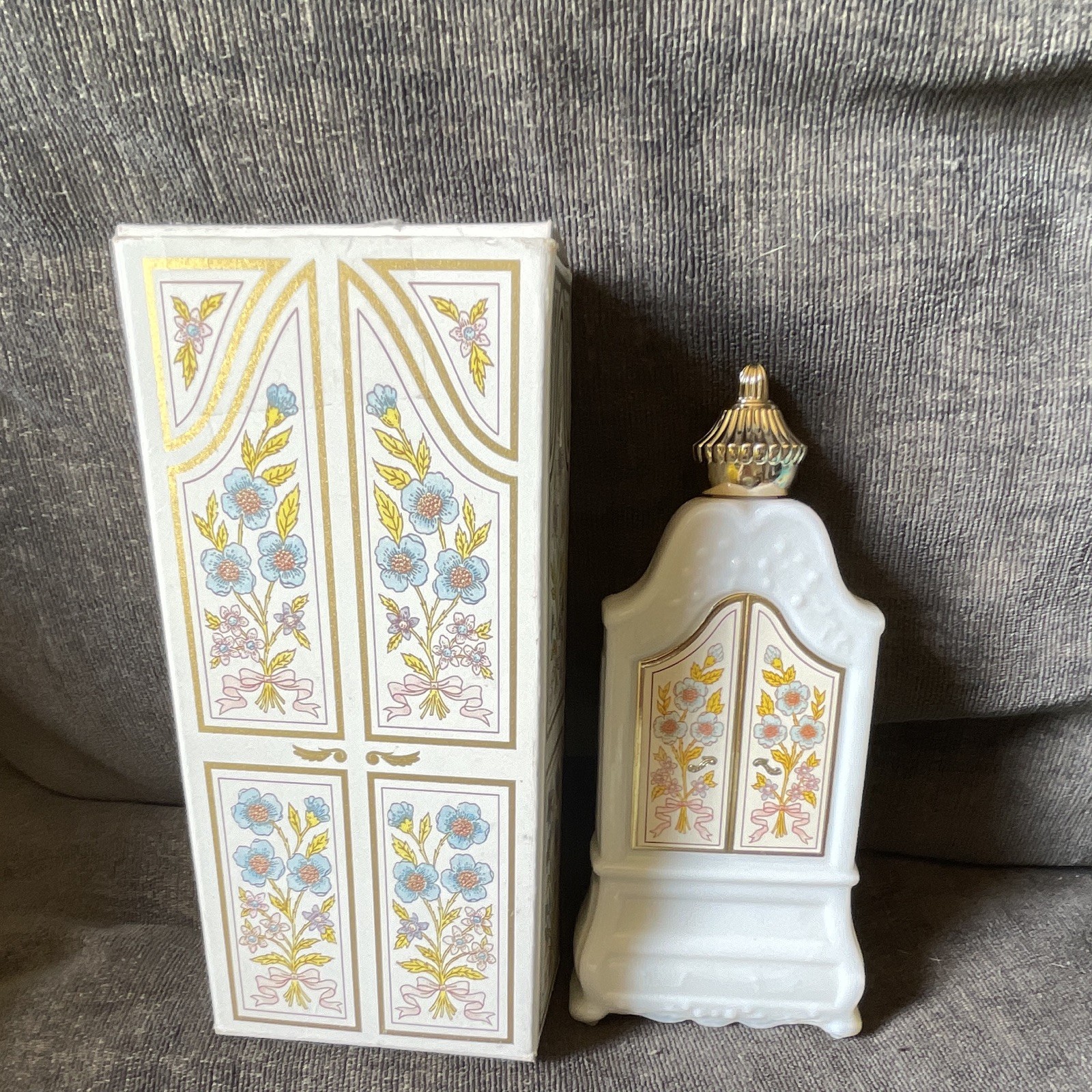 Avon Armoire Decanter Floral Bird of Paradise Bath Oil 5 fl oz w/ Box Stopper