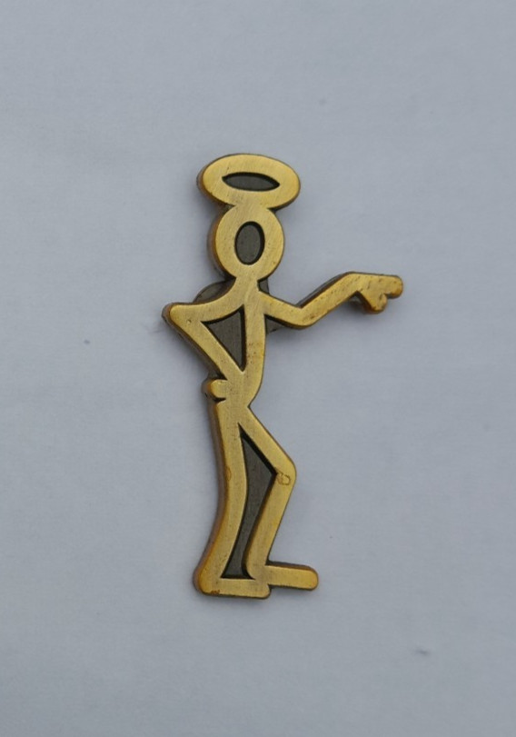 THE SAINT TV SERIES SIMON TEMPLAR STICKMAN FIGURE LAPEL PIN ANTIQUE GOLD FINISH