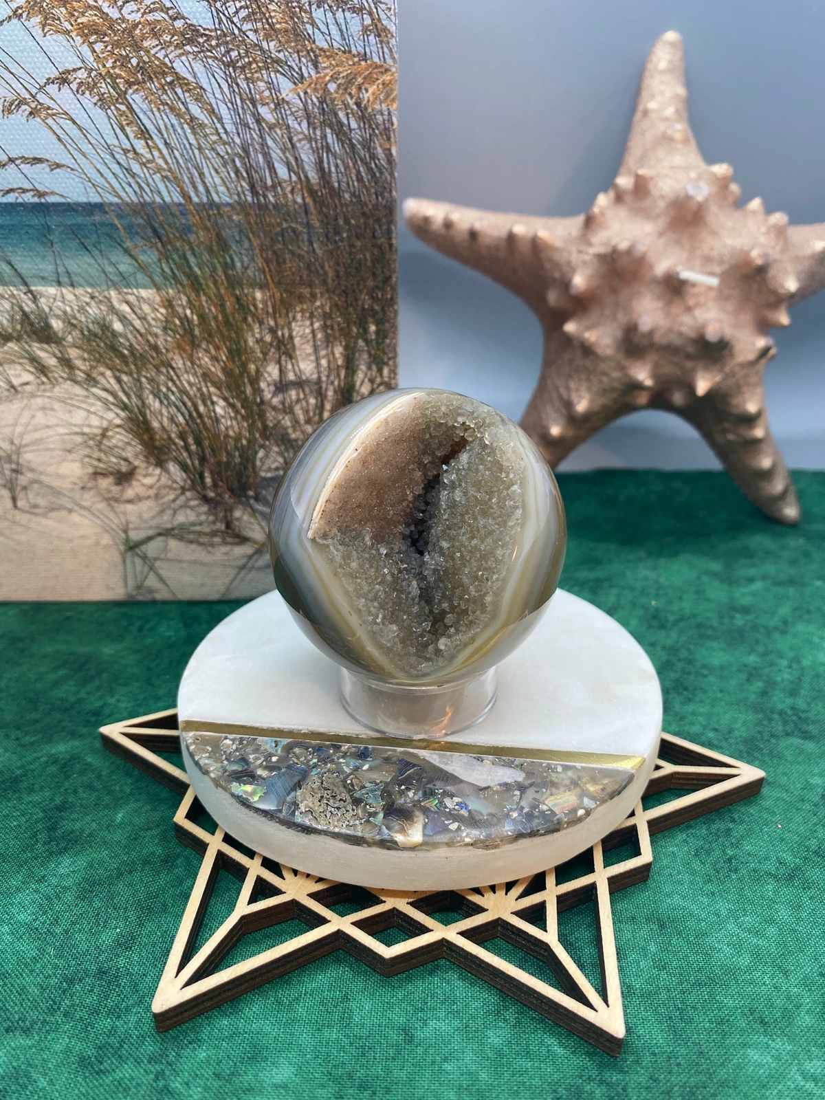 187 Gram Hand Carved Agate Geode Crystal Sphere 2.1 Inch Diameter